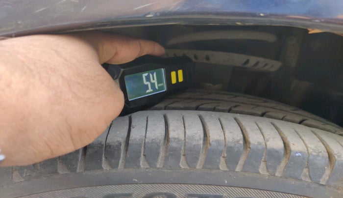 2015 Volkswagen Polo COMFORTLINE 1.2L, Petrol, Manual, 52,400 km, tyre