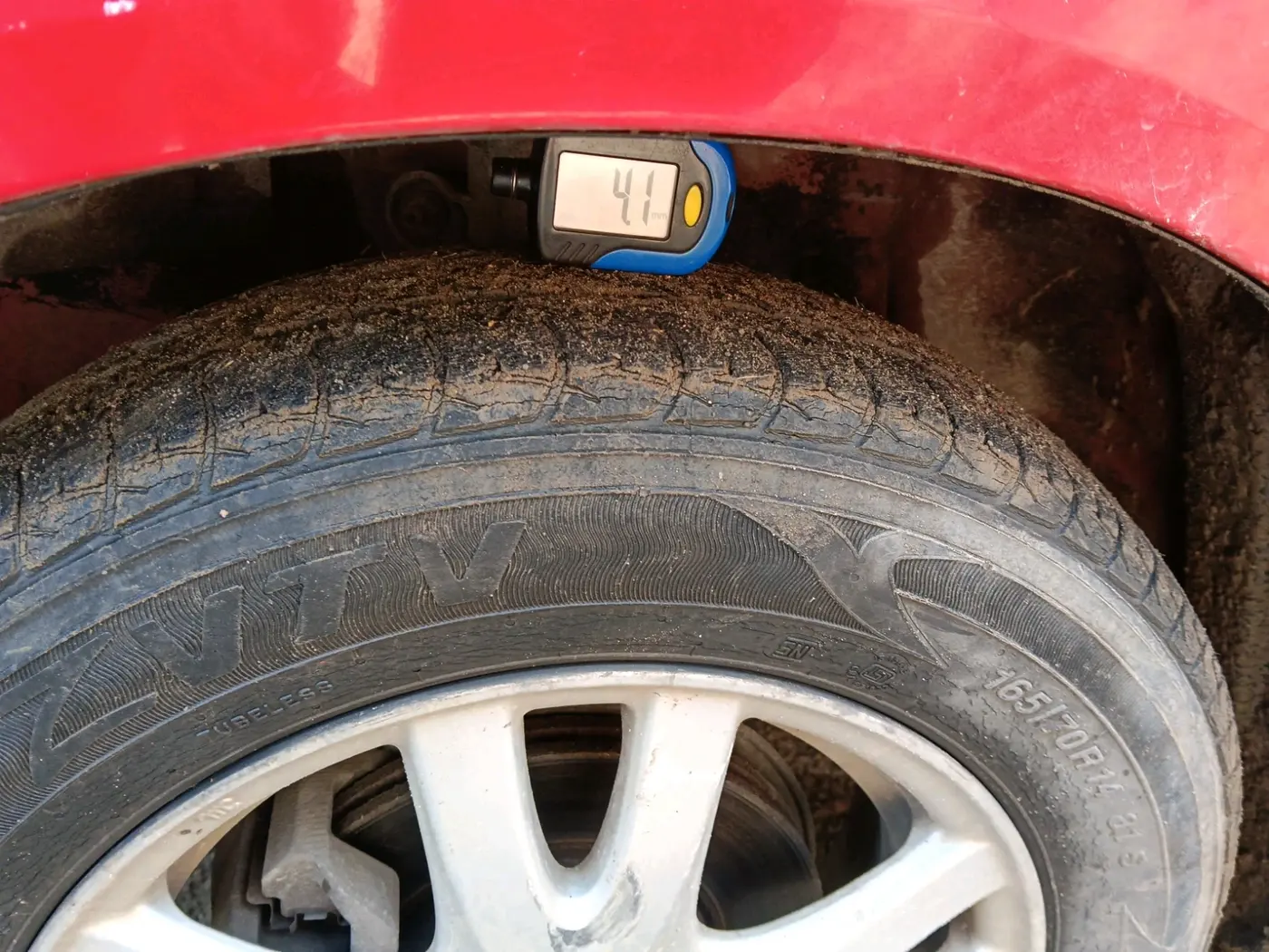 2012 Honda Brio V MT, Petrol, Manual, 1,10,383 km, tyre