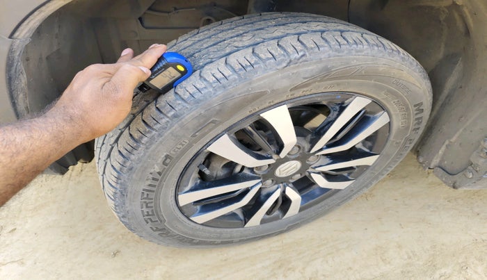 2016 Maruti Vitara Brezza VDI (O), Diesel, Manual, 1,58,628 km, tyre