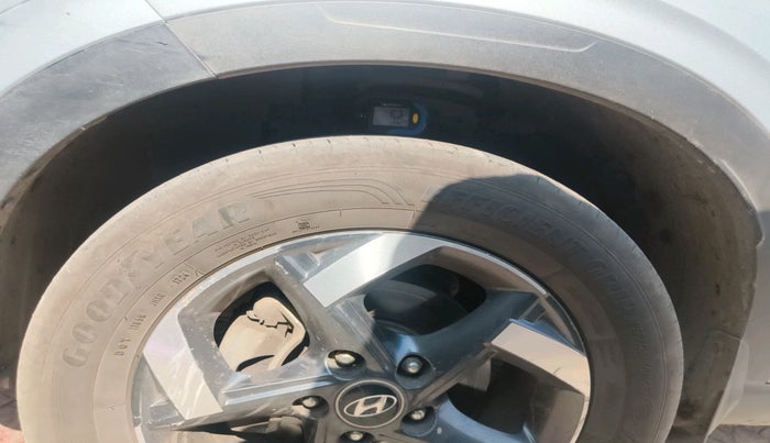 2019 Hyundai VENUE SX PLUS 1.0 TURBO DCT, Petrol, Automatic, 1,21,056 km, tyre