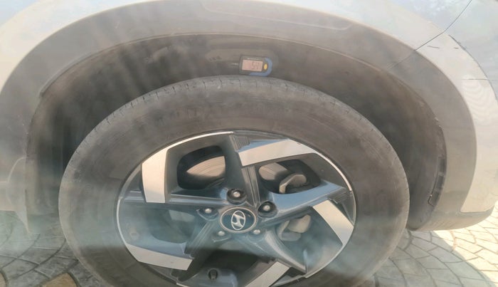 2019 Hyundai VENUE SX PLUS 1.0 TURBO DCT, Petrol, Automatic, 1,21,056 km, tyre