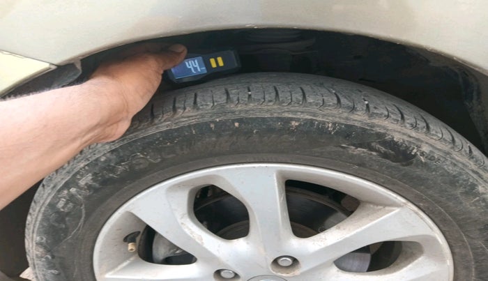 2013 Nissan Micra XV CVT, Petrol, Automatic, 1,14,099 km, tyre