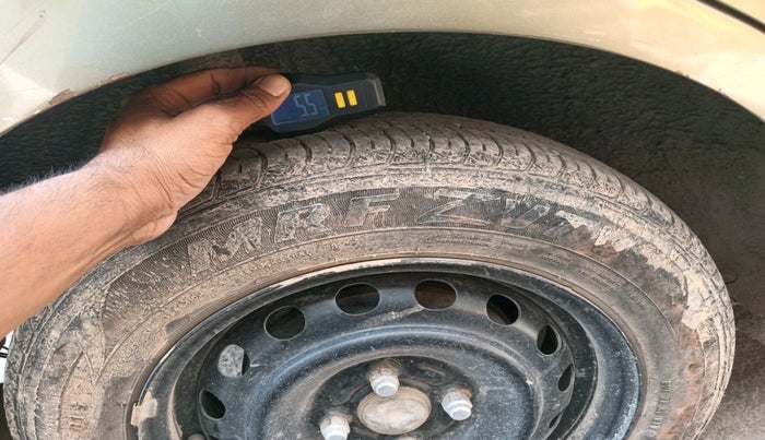 2013 Nissan Micra XV CVT, Petrol, Automatic, 1,14,099 km, tyre