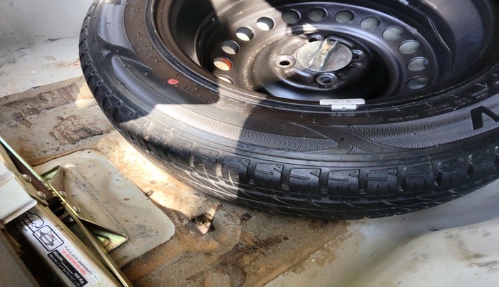 2017 Honda City 1.5L I-VTEC V MT, Petrol, Manual, 1,02,132 km, tyre