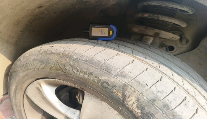 2011 Skoda Yeti AMBITION 2.0 TDI CR 4X2, Diesel, Manual, 1,80,781 km, tyre