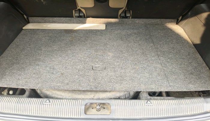 2011 Skoda Yeti AMBITION 2.0 TDI CR 4X2, Diesel, Manual, 1,80,781 km, tyre