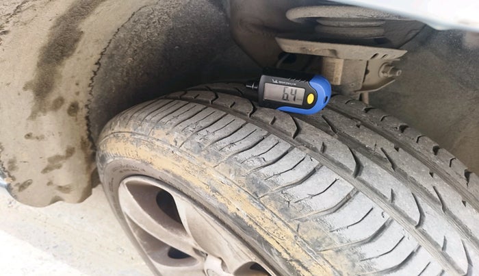 2011 Skoda Yeti AMBITION 2.0 TDI CR 4X2, Diesel, Manual, 1,80,781 km, tyre