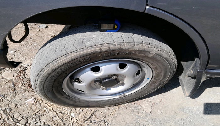 2021 Maruti Eeco 5 STR AC CNG, Petrol, Manual, 70,844 km, tyre