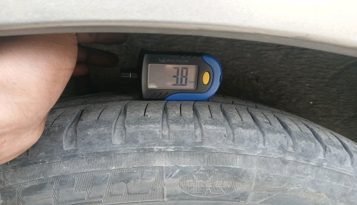 2011 Honda City 1.5L I-VTEC V AT, Petrol, Automatic, 1,60,107 km, tyre