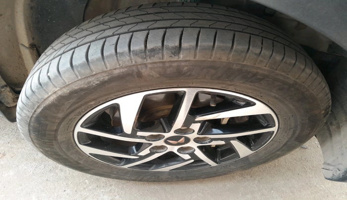 2023 Mahindra XUV400 EL 7.2 KW, Electric, Automatic, 97,815 km, tyre