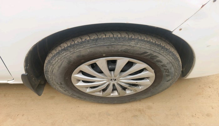 2012 Nissan Evalia XE, Diesel, Manual, 1,42,858 km, tyre