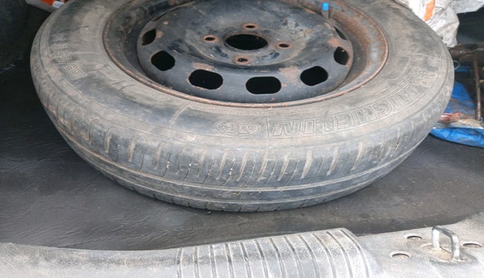 2011 Ford Fiesta Classic CLXI 1.4 DIESEL, Diesel, Manual, 1,79,287 km, tyre