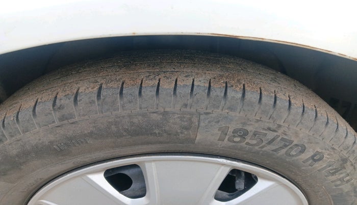 2011 Ford Fiesta Classic CLXI 1.4 DIESEL, Diesel, Manual, 1,79,287 km, tyre