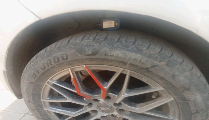 2016 Hyundai Elite i20 ASTA 1.4 CRDI, Diesel, Manual, 50,401 km, tyre