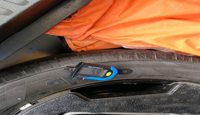 2017 Maruti Vitara Brezza ZDI, Diesel, Manual, 1,13,309 km, tyre