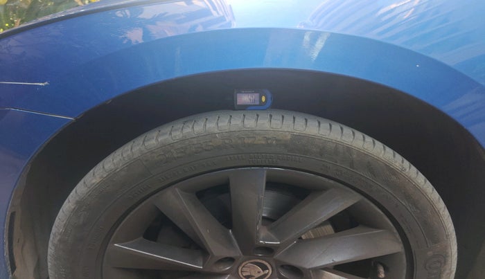 2021 Skoda Superb SPORTLINE AT, Petrol, Automatic, 1,04,617 km, tyre