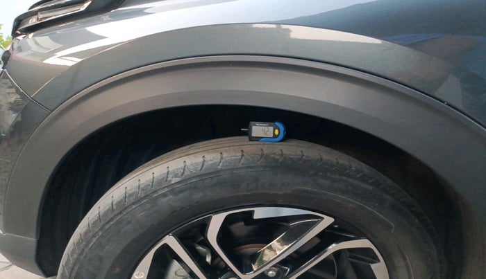 2022 KIA CARENS PRESTIGE PLUS 1.4 PETROL DCT 7 STR, Petrol, Automatic, 31,154 km, tyre