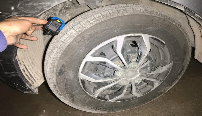 2013 Hyundai Eon ERA +, Petrol, Manual, 90,323 km, tyre