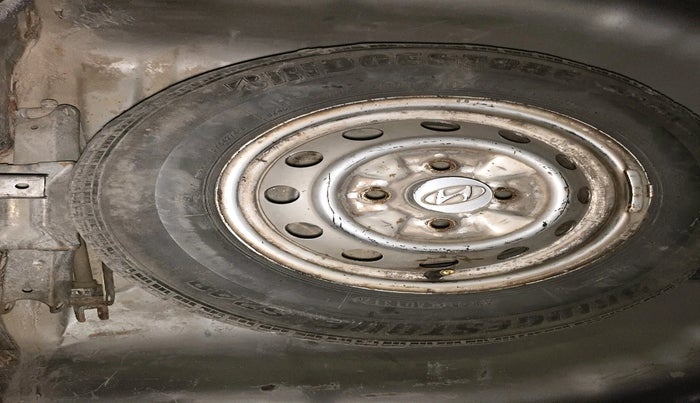 2013 Hyundai Eon ERA +, Petrol, Manual, 90,323 km, tyre