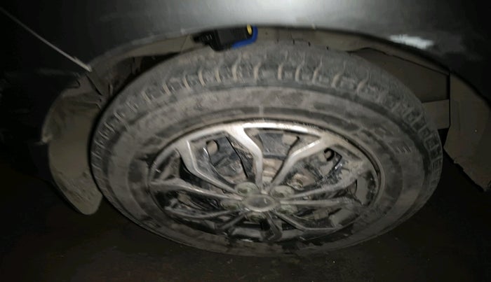 2013 Hyundai Eon ERA +, Petrol, Manual, 90,323 km, tyre