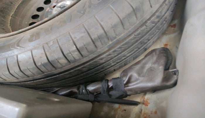 2012 Honda Jazz 1.2 L I-VTEC SELECT, Petrol, Manual, 1,88,638 km, tyre