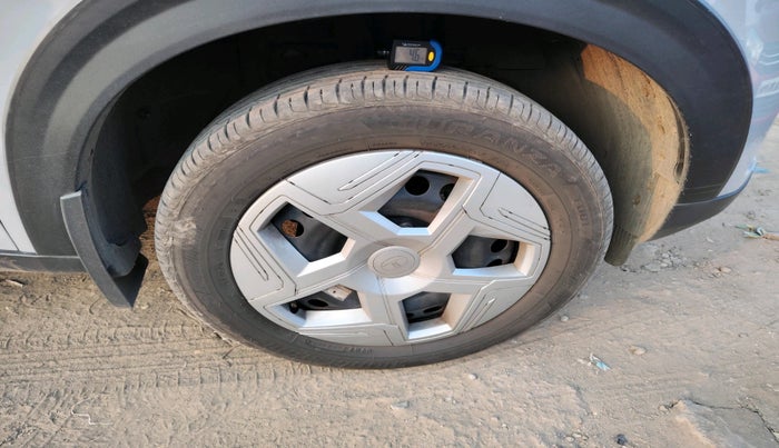 2025 Tata NEXON PURE SUNROOF 1.2 PETROL, Petrol, Manual, 8,775 km, tyre