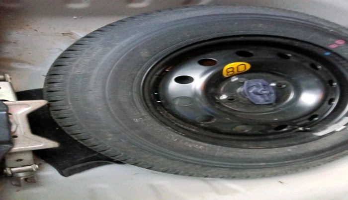 2020 Maruti Dzire ZXI, Petrol, Manual, 38,814 km, tyre