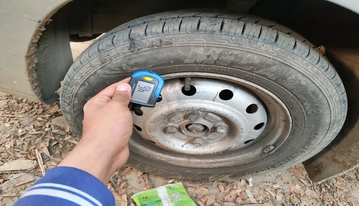 2011 Maruti Wagon R 1.0 LXI CNG, Petrol, Manual, 85,647 km, tyre