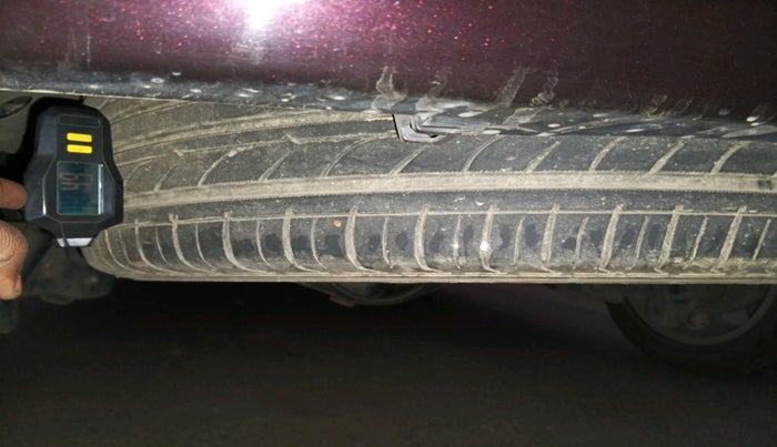 2016 Toyota Innova Crysta 2.4 ZX 7 STR, Diesel, Manual, 2,04,034 km, tyre