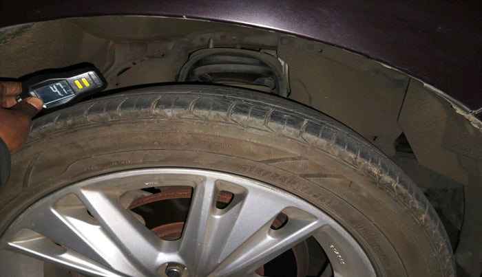 2016 Toyota Innova Crysta 2.4 ZX 7 STR, Diesel, Manual, 2,04,034 km, tyre