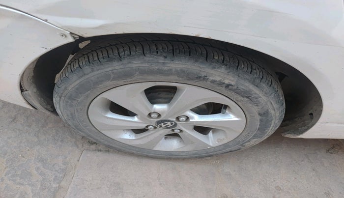 2017 Hyundai Xcent SX 1.2, Petrol, Manual, 95,843 km, tyre