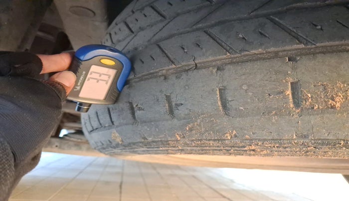 2014 Hyundai Santa Fe 2 WD AT, Diesel, Automatic, 1,21,224 km, tyre