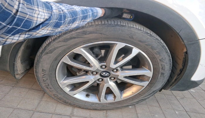 2014 Hyundai Santa Fe 2 WD AT, Diesel, Automatic, 1,21,224 km, tyre