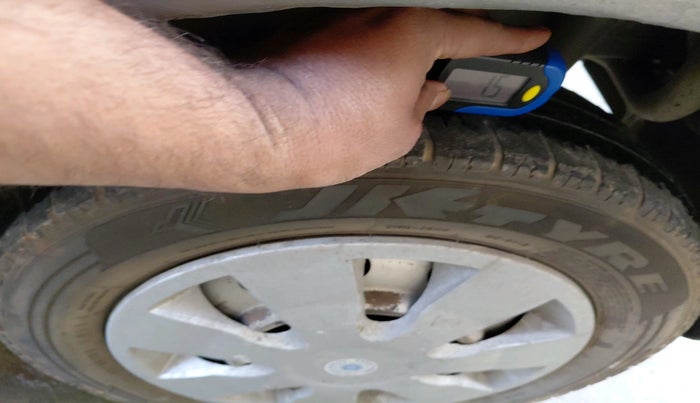 2012 Maruti Wagon R 1.0 LXI CNG, Petrol, Manual, 1,08,721 km, tyre