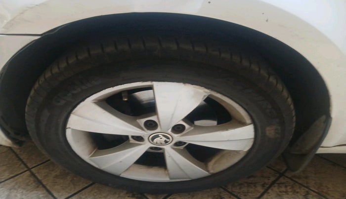 2018 Skoda Octavia 2.0 TDI CR STYLE AT, Diesel, Automatic, 1,28,378 km, tyre