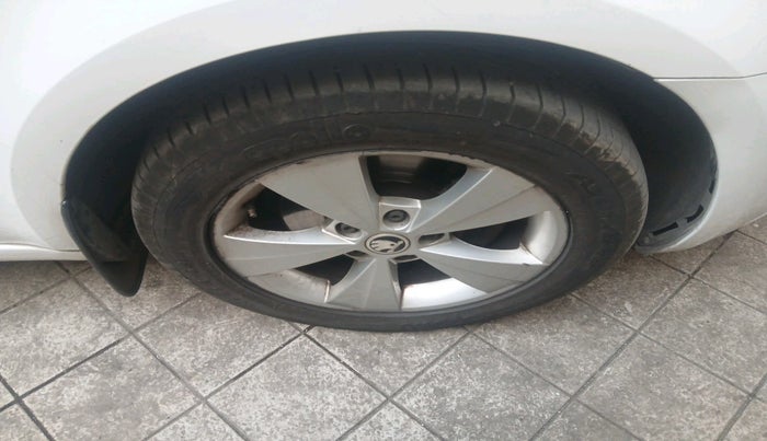 2018 Skoda Octavia 2.0 TDI CR STYLE AT, Diesel, Automatic, 1,28,378 km, tyre