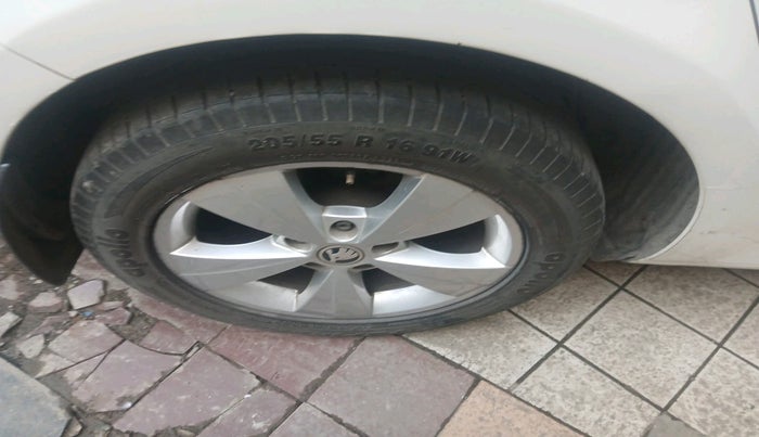 2018 Skoda Octavia 2.0 TDI CR STYLE AT, Diesel, Automatic, 1,28,378 km, tyre