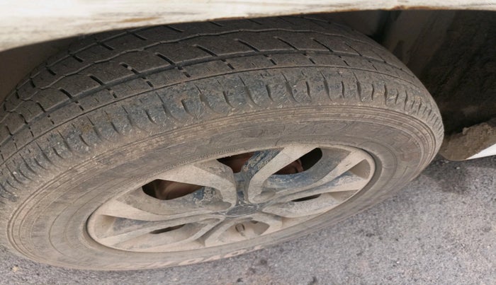 2014 Nissan Terrano XL (D), Diesel, Manual, 1,17,465 km, tyre