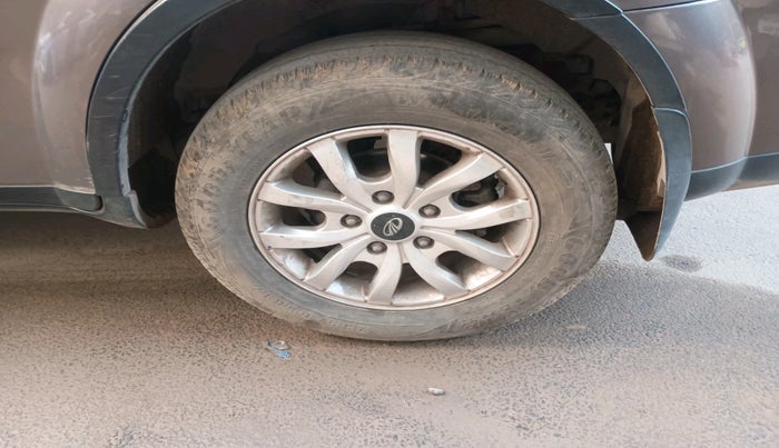 2018 Mahindra XUV500 W10, Diesel, Manual, 92,426 km, tyre