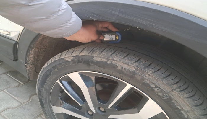 2020 Mahindra XUV300 W8 (O) 1.2 PETROL, Petrol, Manual, 48,728 km, tyre