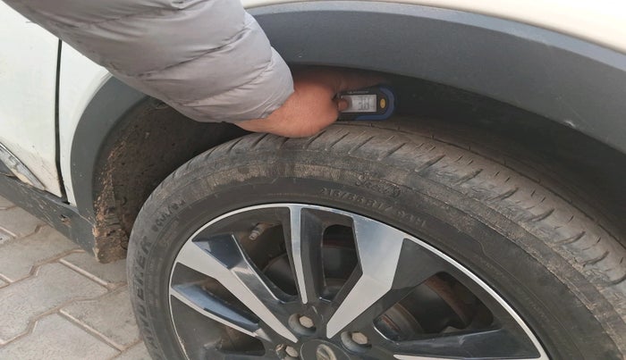 2020 Mahindra XUV300 W8 (O) 1.2 PETROL, Petrol, Manual, 48,728 km, tyre