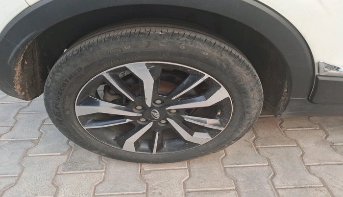 2020 Mahindra XUV300 W8 (O) 1.2 PETROL, Petrol, Manual, 48,728 km, tyre