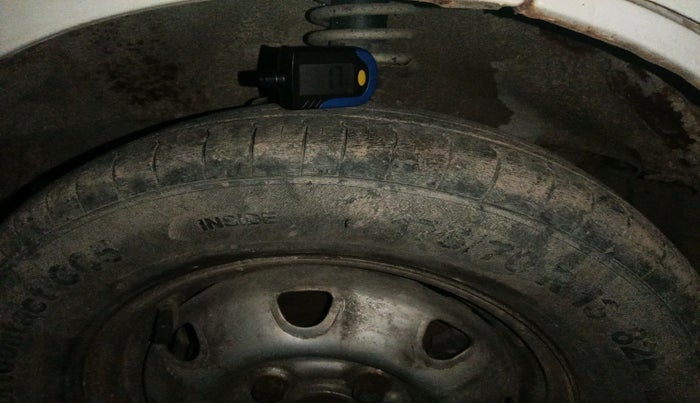 2015 Maruti Eeco 5 STR CNG WITH HTR, Petrol, Manual, 68,326 km, tyre