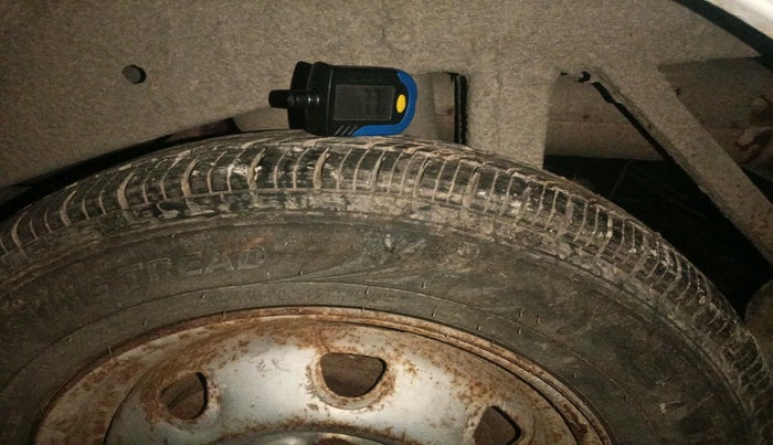 2015 Maruti Eeco 5 STR CNG WITH HTR, Petrol, Manual, 68,326 km, tyre