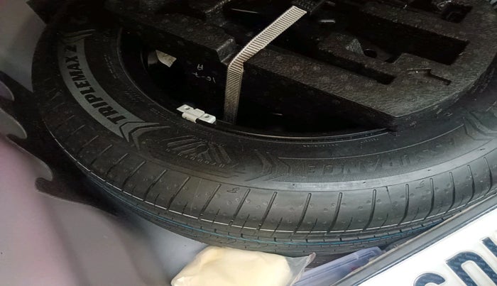 2022 Volkswagen VIRTUS HIGHLINE TSI 1.0 AT, Petrol, Automatic, 38,385 km, tyre