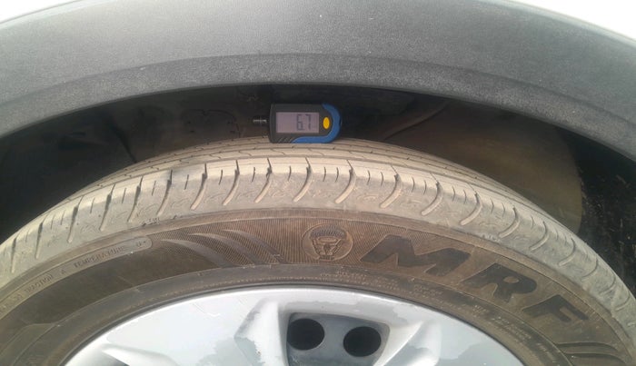 2017 Hyundai Creta E PLUS 1.6 PETROL, Petrol, Manual, 1,03,700 km, tyre