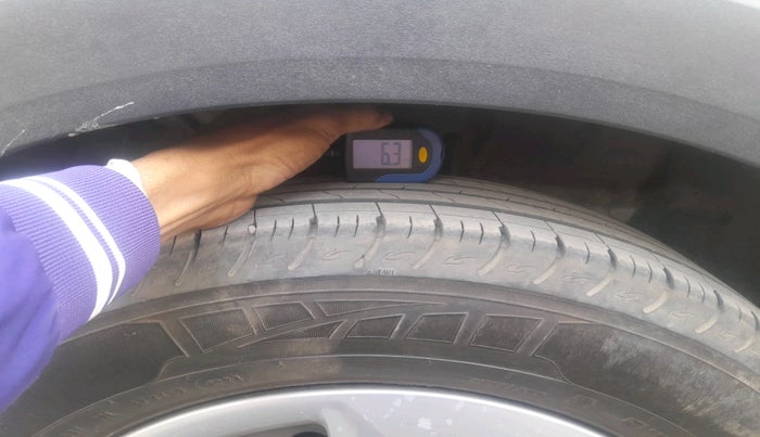 2017 Hyundai Creta E PLUS 1.6 PETROL, Petrol, Manual, 1,03,700 km, tyre