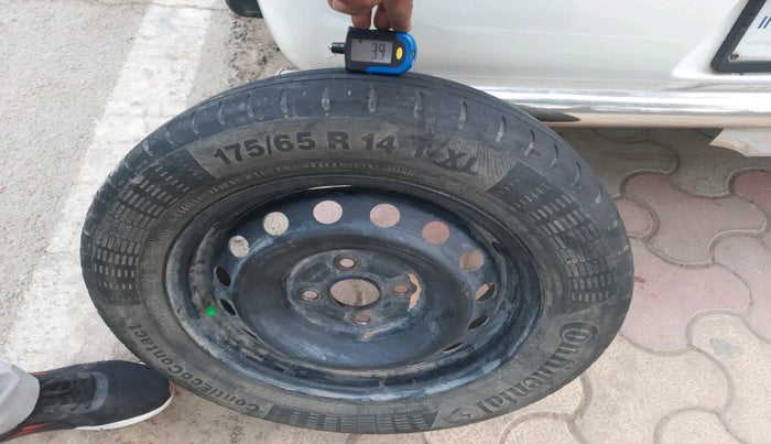 2011 Toyota Etios G, Petrol, Manual, 72,171 km, tyre