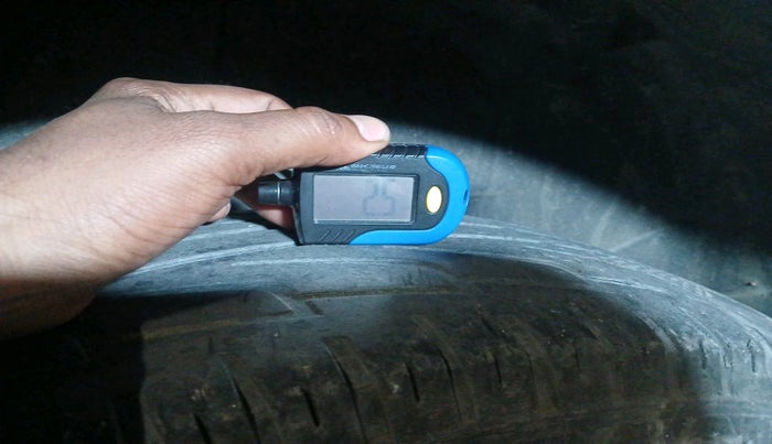 2017 Mahindra XUV500 W4, Diesel, Manual, 92,076 km, tyre