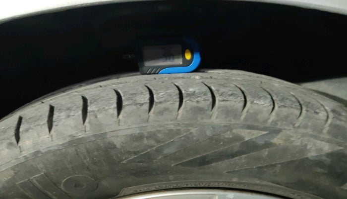 2016 Hyundai Elite i20 SPORTZ 1.2, Petrol, Manual, 1,15,336 km, tyre